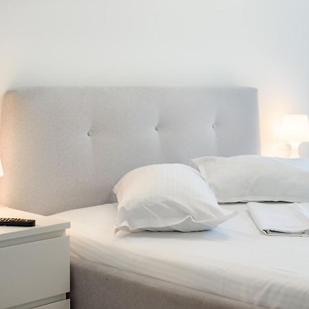 Azure Sea Apartments - Bychoice Mamaia Esterno foto