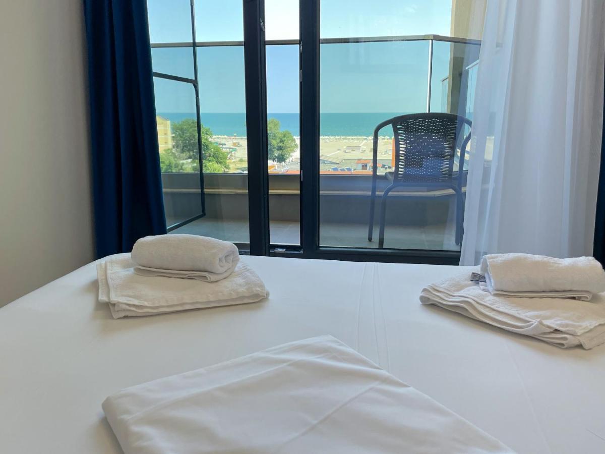 Azure Sea Apartments - Bychoice Mamaia Esterno foto