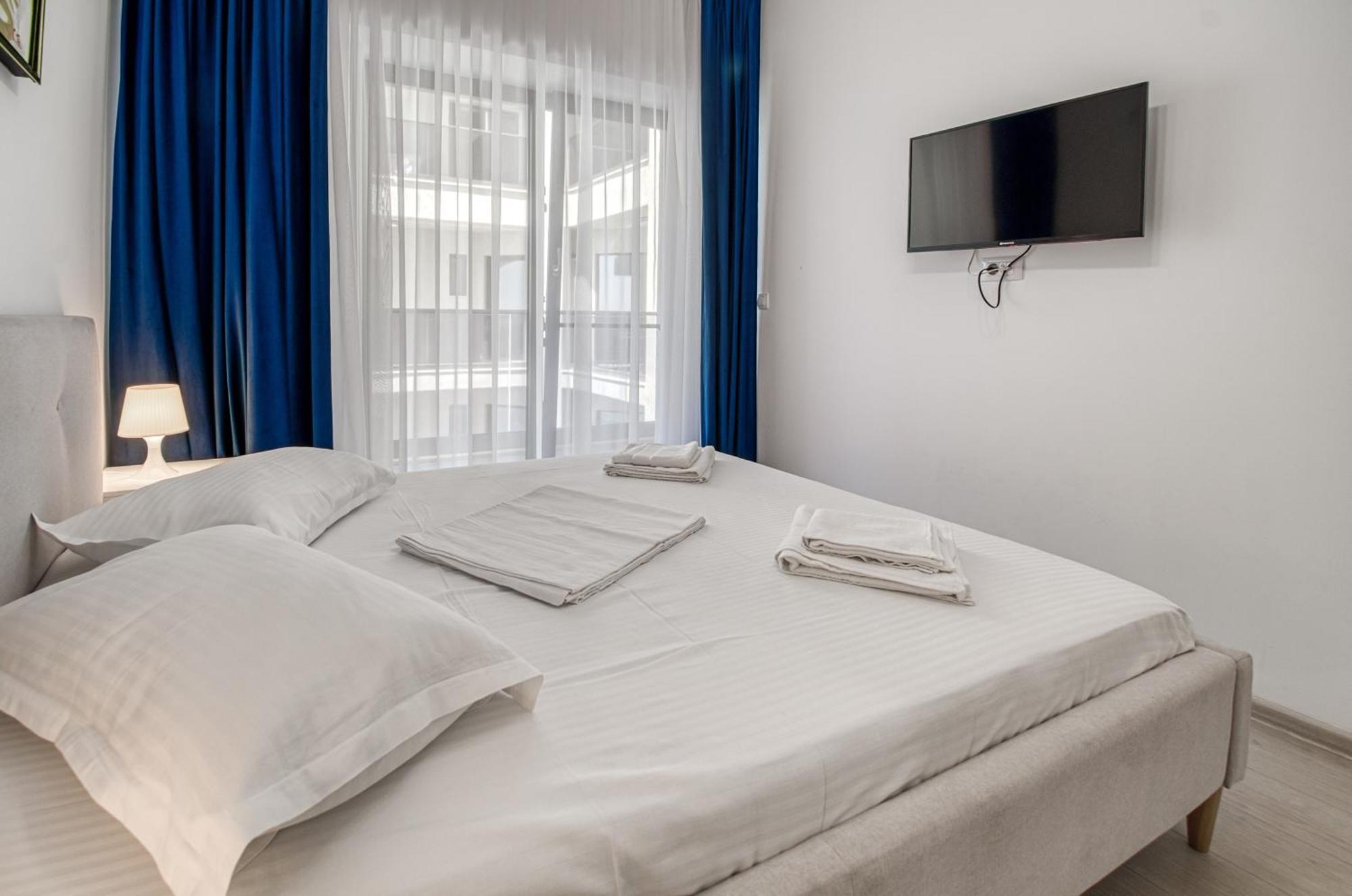 Azure Sea Apartments - Bychoice Mamaia Esterno foto
